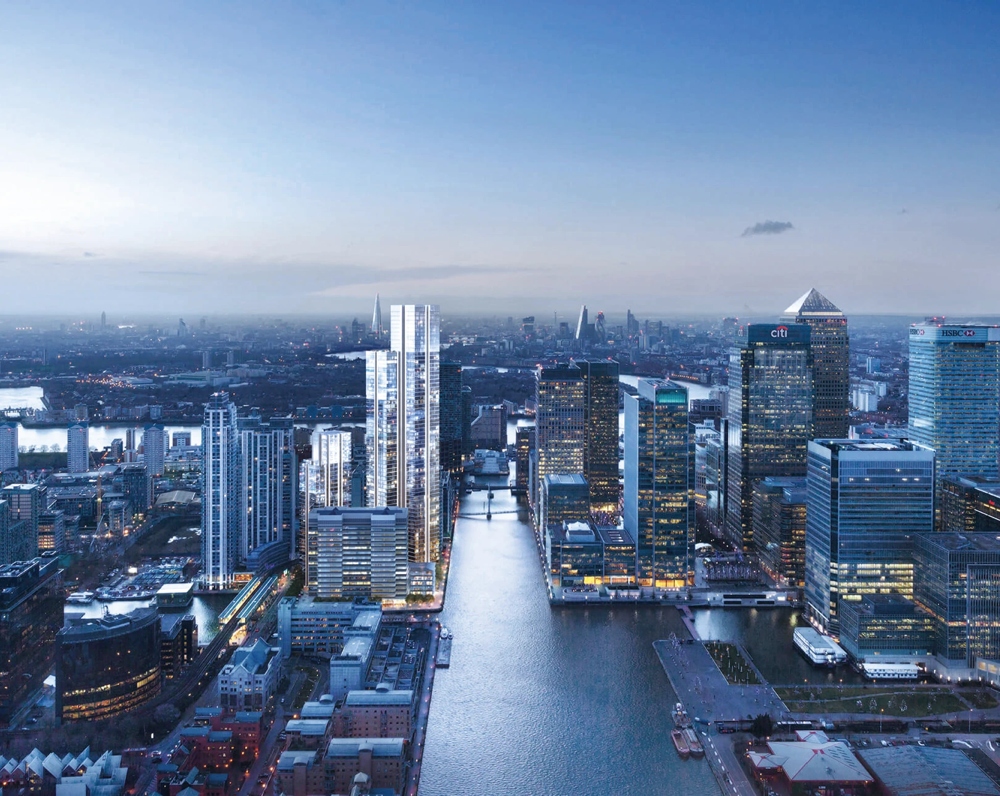 城市天际线与河道全景